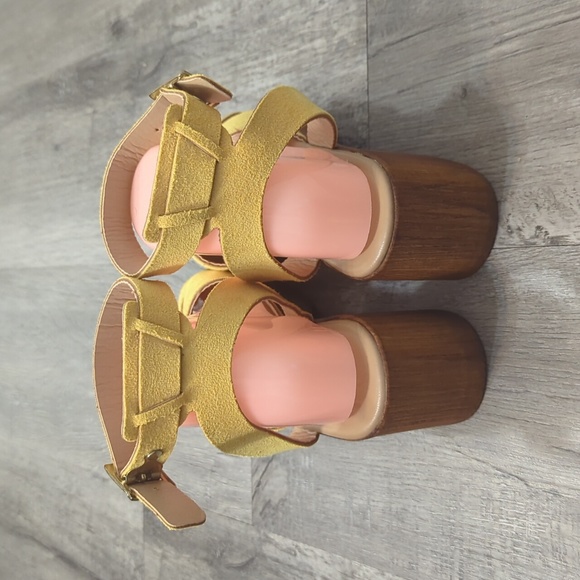 Topshop Block Heel Ankle Strap Sandals - Picture 3 of 8